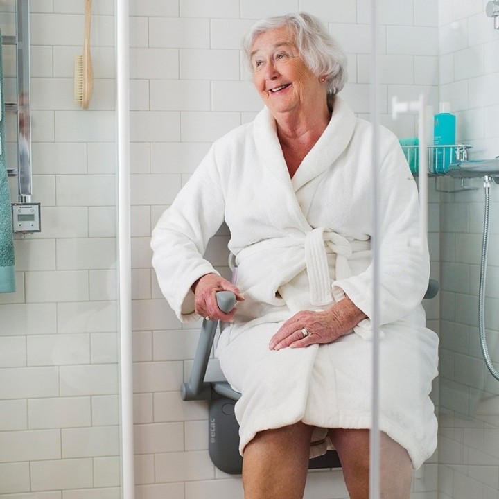 Siège de douche blanc relax avec accoudoirs et pieds