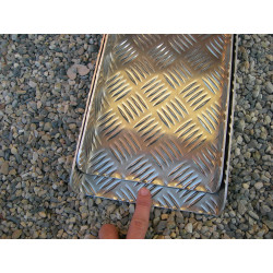 Paire de rampes 120 cm tôle à damier aluminium